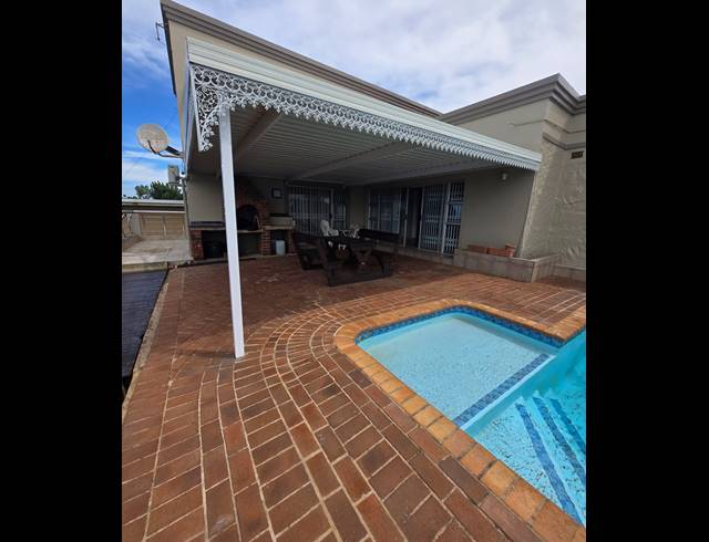 5 BEDROOM HOUSE FOR SALE IN BLUFF
